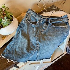 Levi’s Vintage Women’s Jean Skirt frayed hem Approx Size 10 See Desc #369